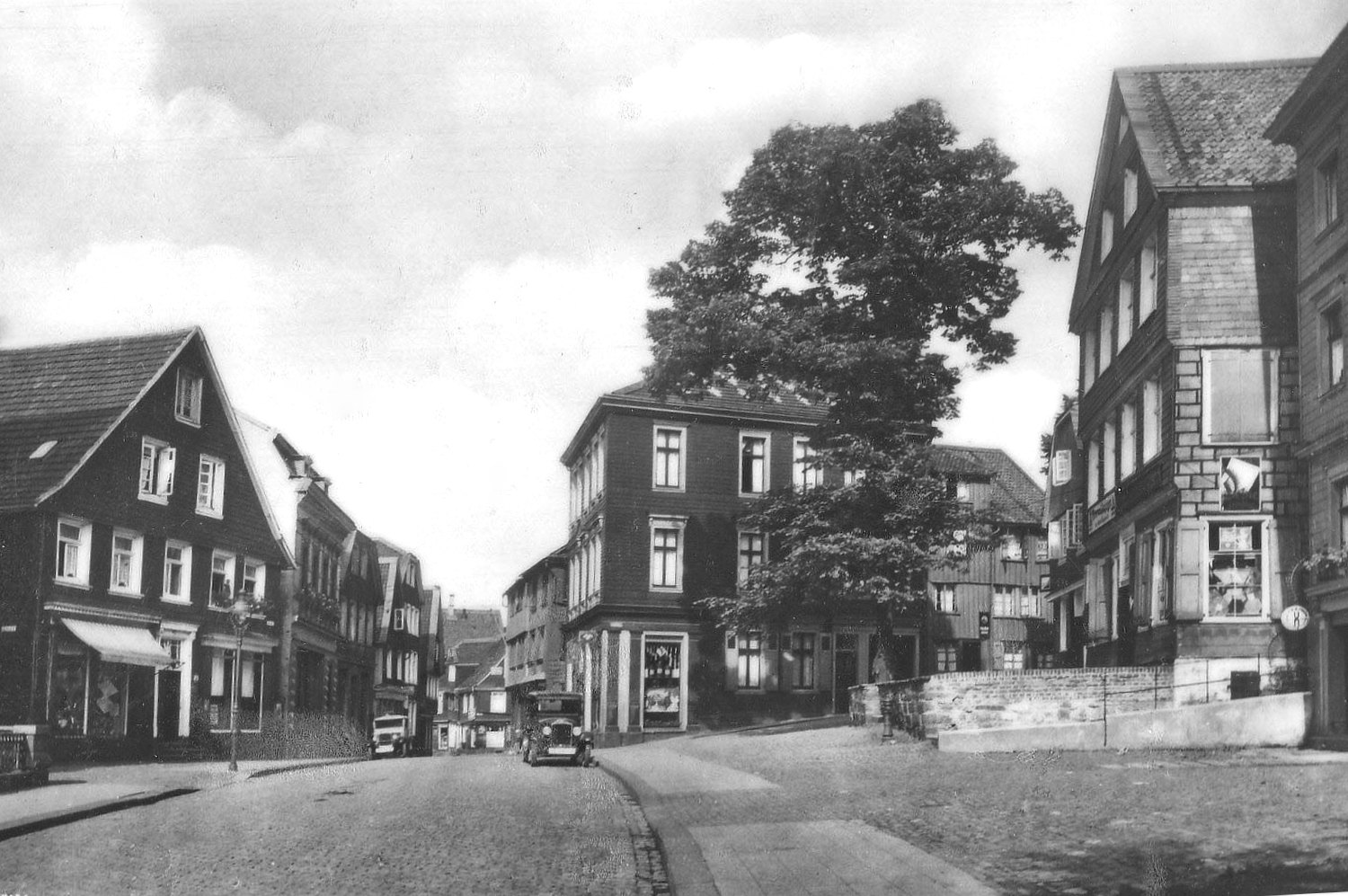 Kirchplatz und Kirchstraße M