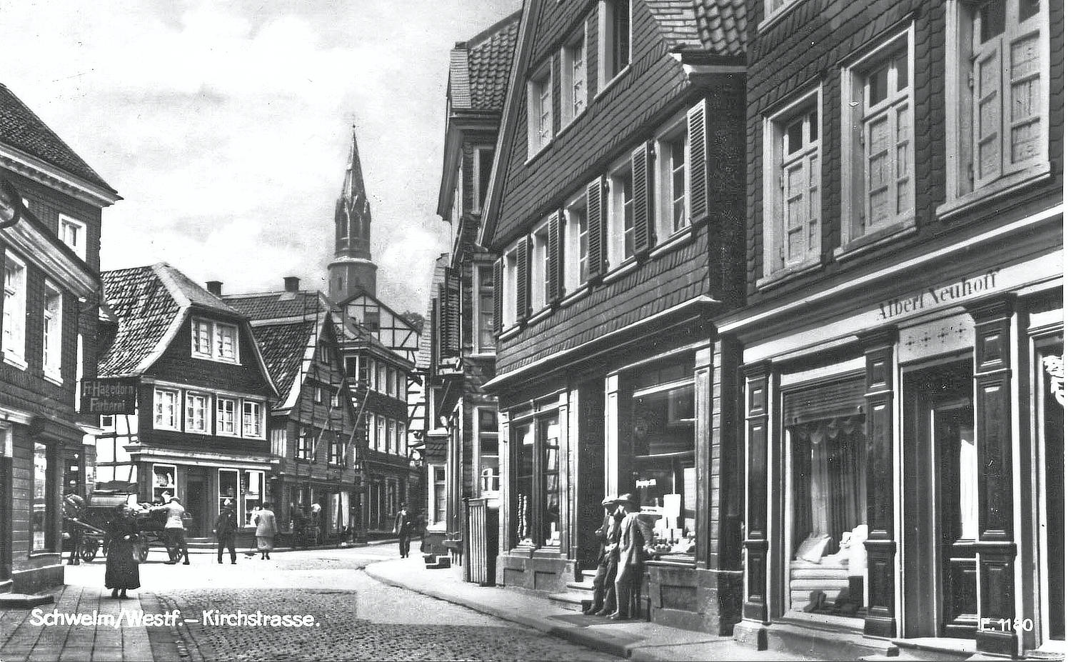 Kirchstraße von unten mit Fuhrwerk