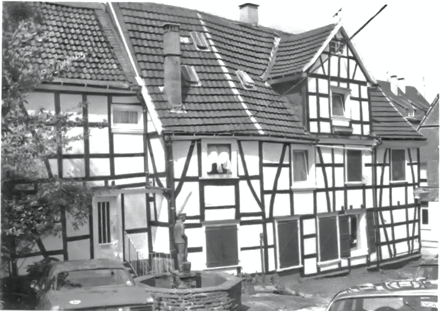Kirchstraße 15b mit Auto